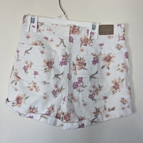 American Eagle Spring Floral High-Waisted Shorts White Pink Purple Print Size 4 - Picture 2 of 4